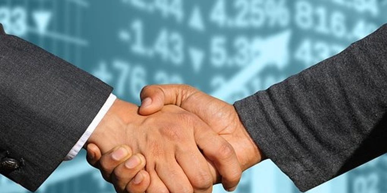 An agreement handshake on capital raising for hedge funds