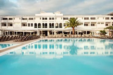 Piscina en Hotel Fuerteventura Playa Park en Corralejo