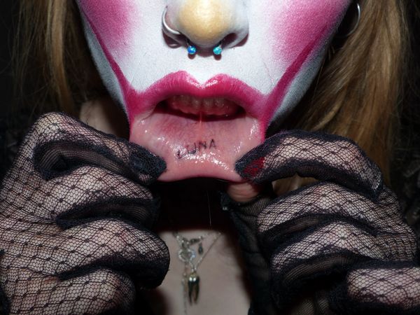 Clown
Teeth
Heart
Jewellery
Girl Woman
Lip tattoo 
Luna
Red nails 
Black nails
Nose piercing 
Septum