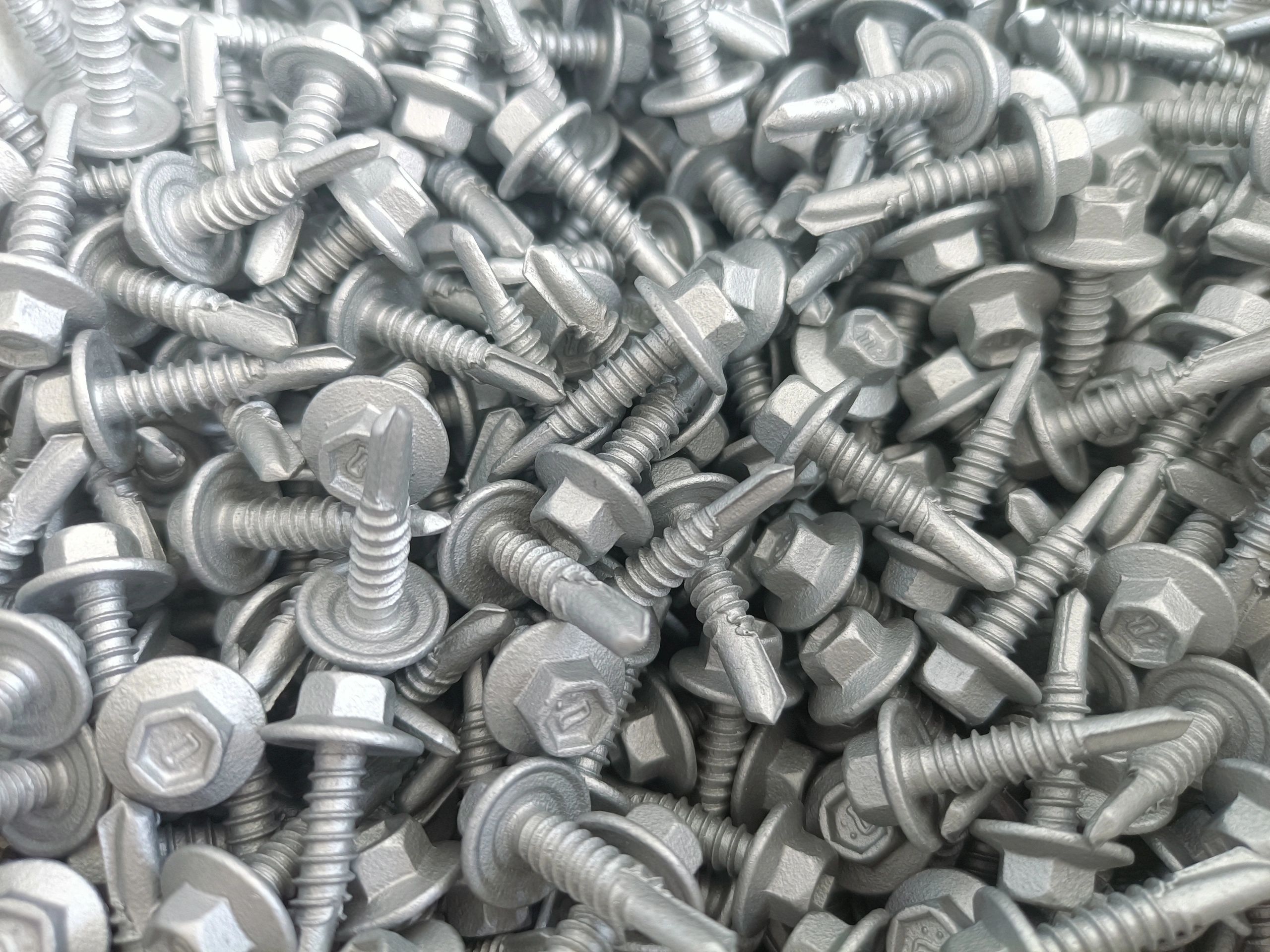 Stainless steel screw cold heading at Infasron factory