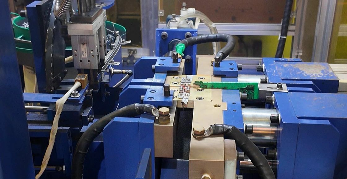 Bi-metal self drilling screw assembly and welding