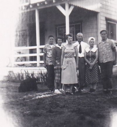 2nd from Left Merrilyn Bacon,
4th from Left Kenny Bacon,
5th from Left Edna Bacon,
Right, Bob Bacon