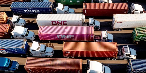Drayage Carriers hauling containers
