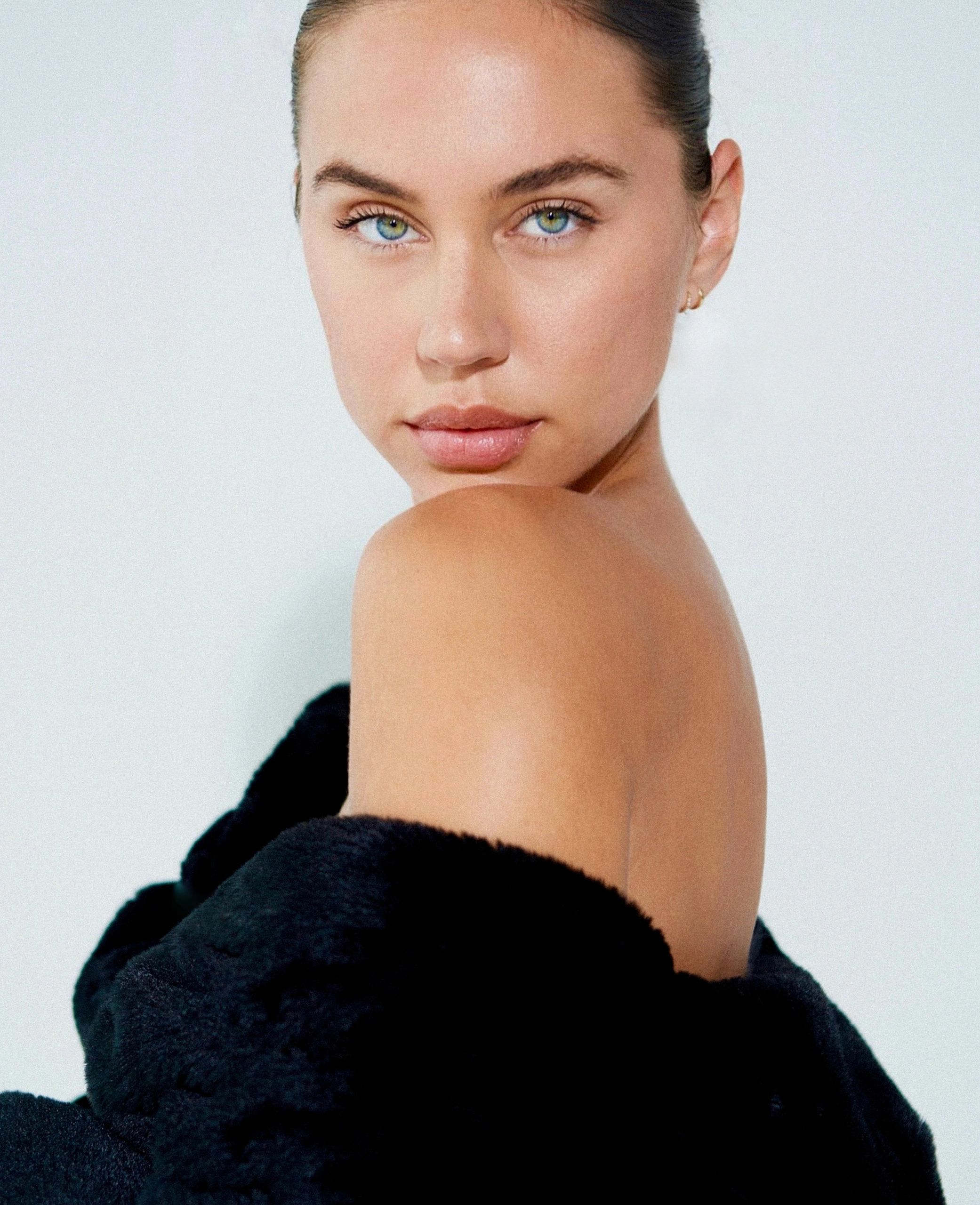Brit Manuela