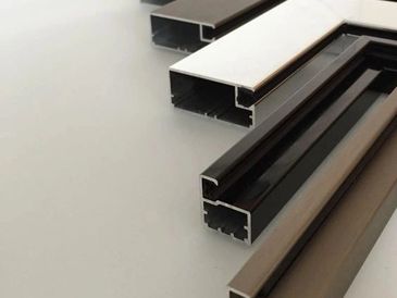 Aluminum plinth and plinth profiles