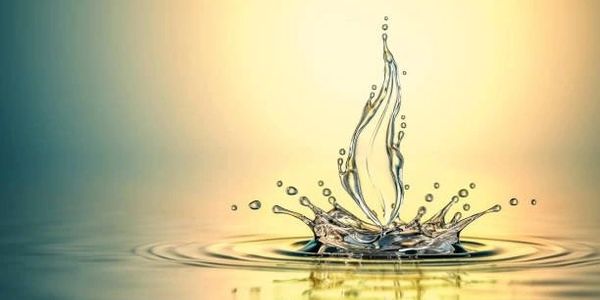 Goutte d'eau en équilibre