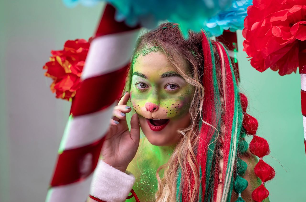 Festive Grinch Makeup