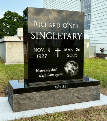 Headstone for Richard O'Neil Singletary with dates, cross, and inscription.
