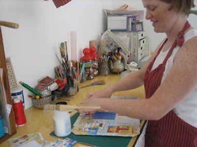 Heather Matthews making art in 2009
