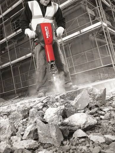 içerdiği agrega, demir ve katkı donatılarının toplu olarak parçalanması işlemidir. Beton yapıların p