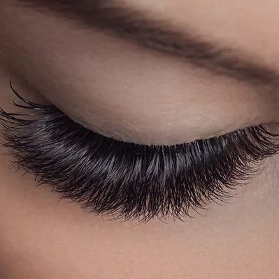 Mega Volume Course
Eyelash extensions training 