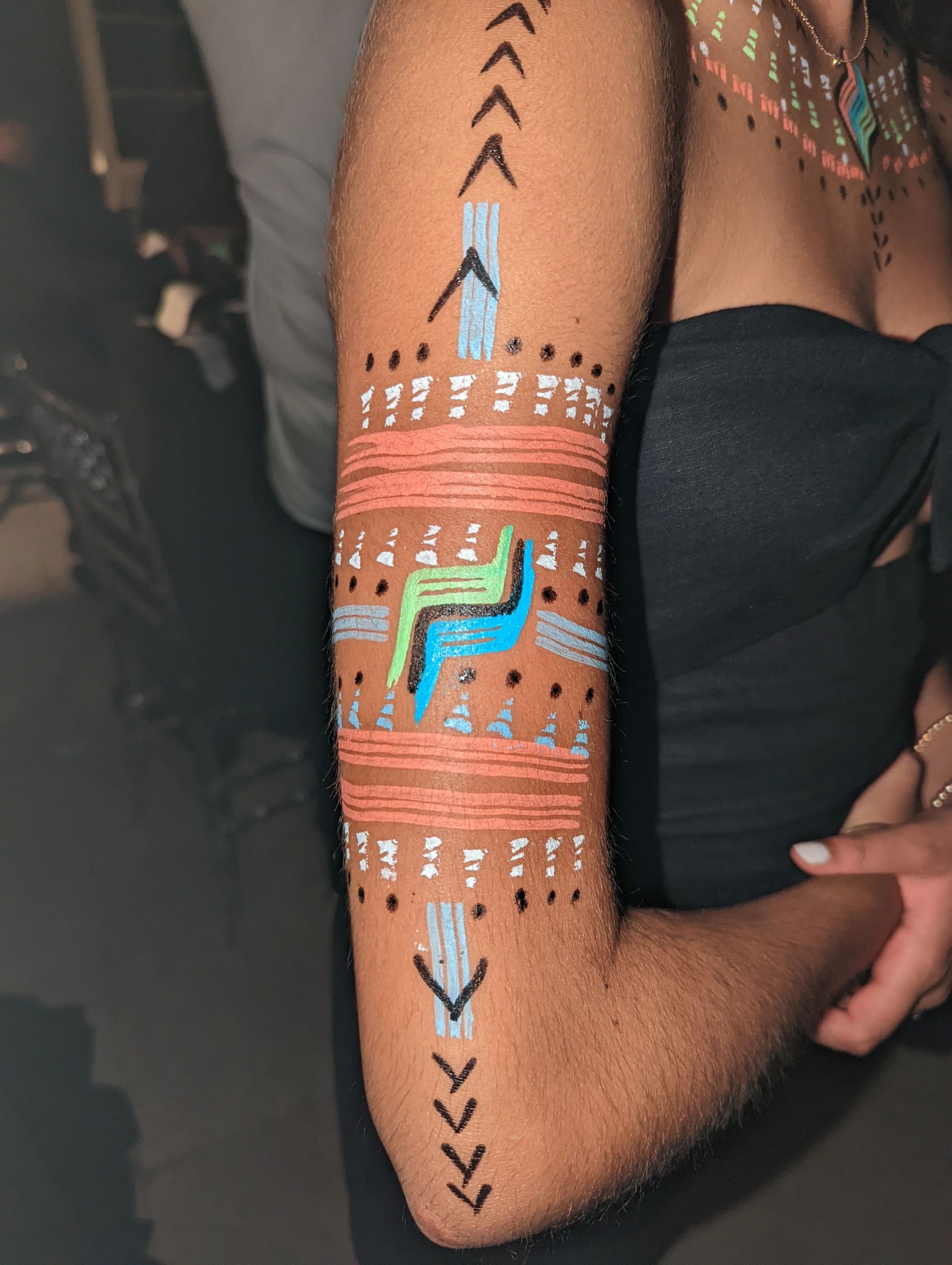 33. TRIBAL BODY ART, image size:1927x2560