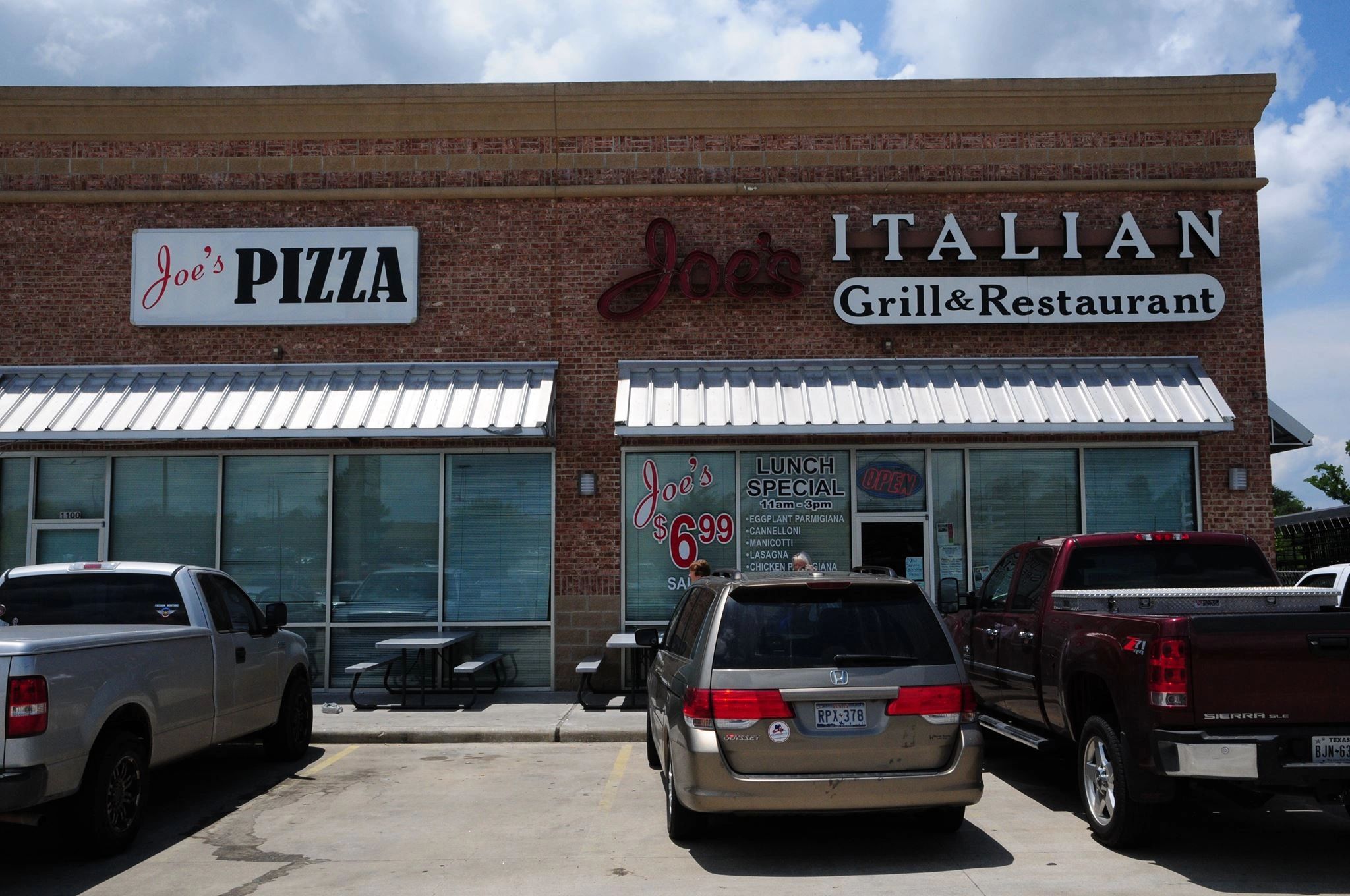 Joe's Italian Restaurant in Livingston Tx Giving Out 600 Meals