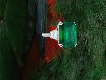 Columbian emerald diamond ring