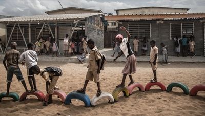 A unique project in Côte d’Ivoire, uses recycled plastic as building blocks for schools.