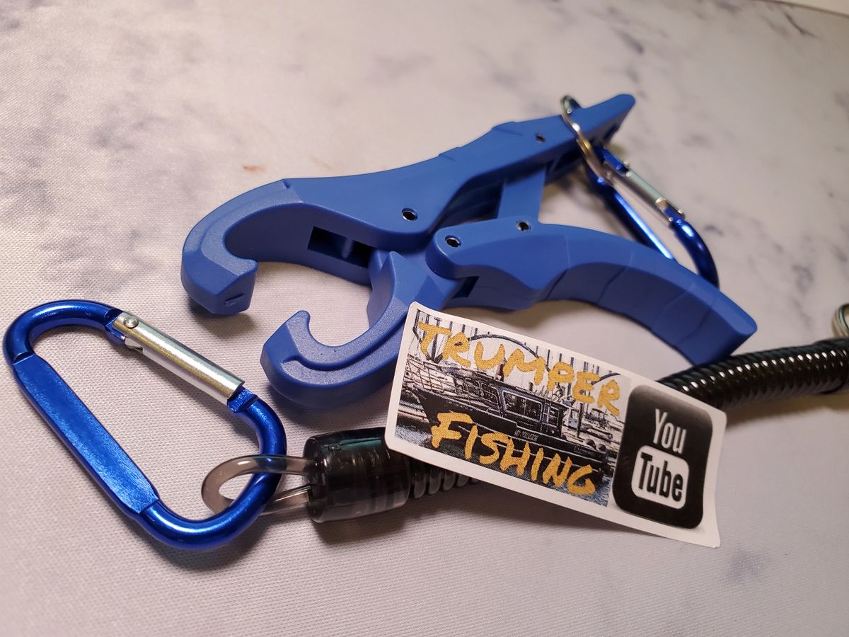 Best Fish Gripper Kit with lanyard