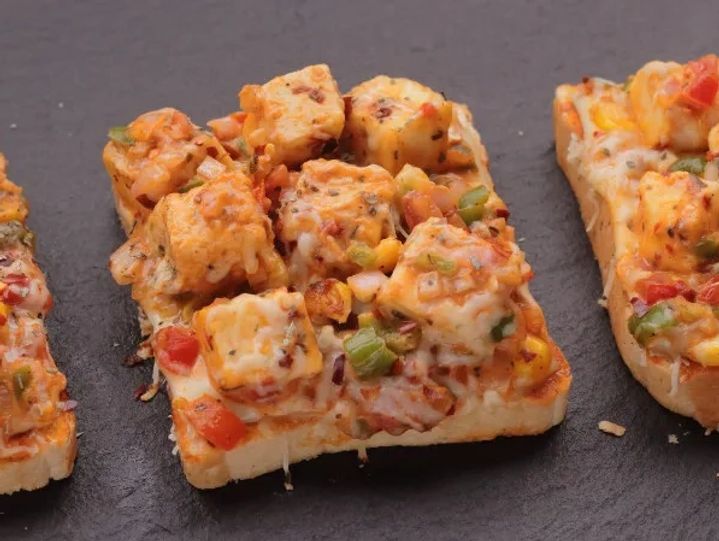 Schezwan Paneer Bread Bites