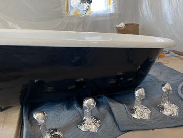 clawfoot tub after
deep cleaning
rust treatment
exterior coating stripping
