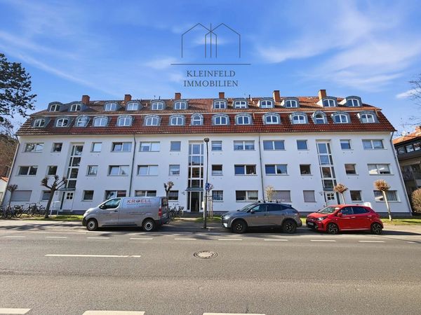 VERKAUF
Köln-Rodenkirchen
3-Zimmer im Erdgeschoss mit großem Balkon, Gartenblick & TG-Stellplatz