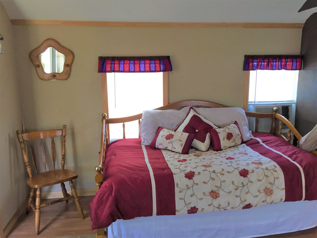 Hilltop Hideaway Log Cabin Resort — photo