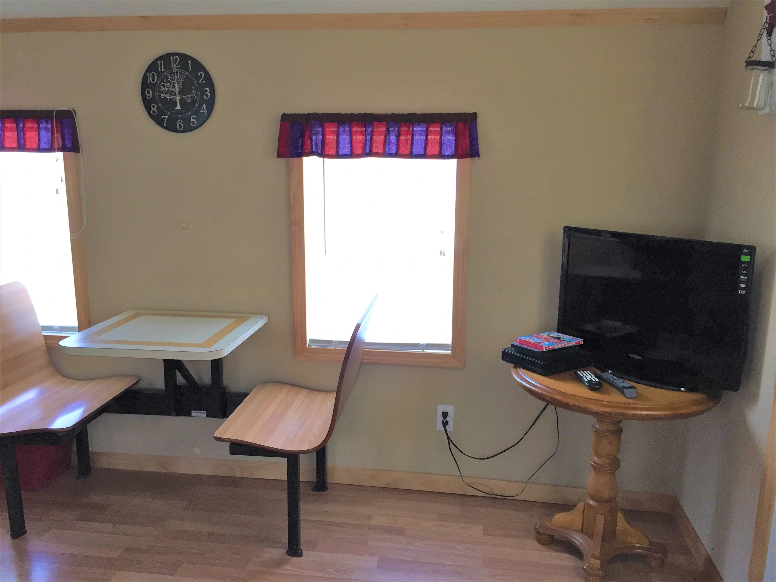 Hilltop Hideaway Log Cabin Resort — photo 21 of 43
