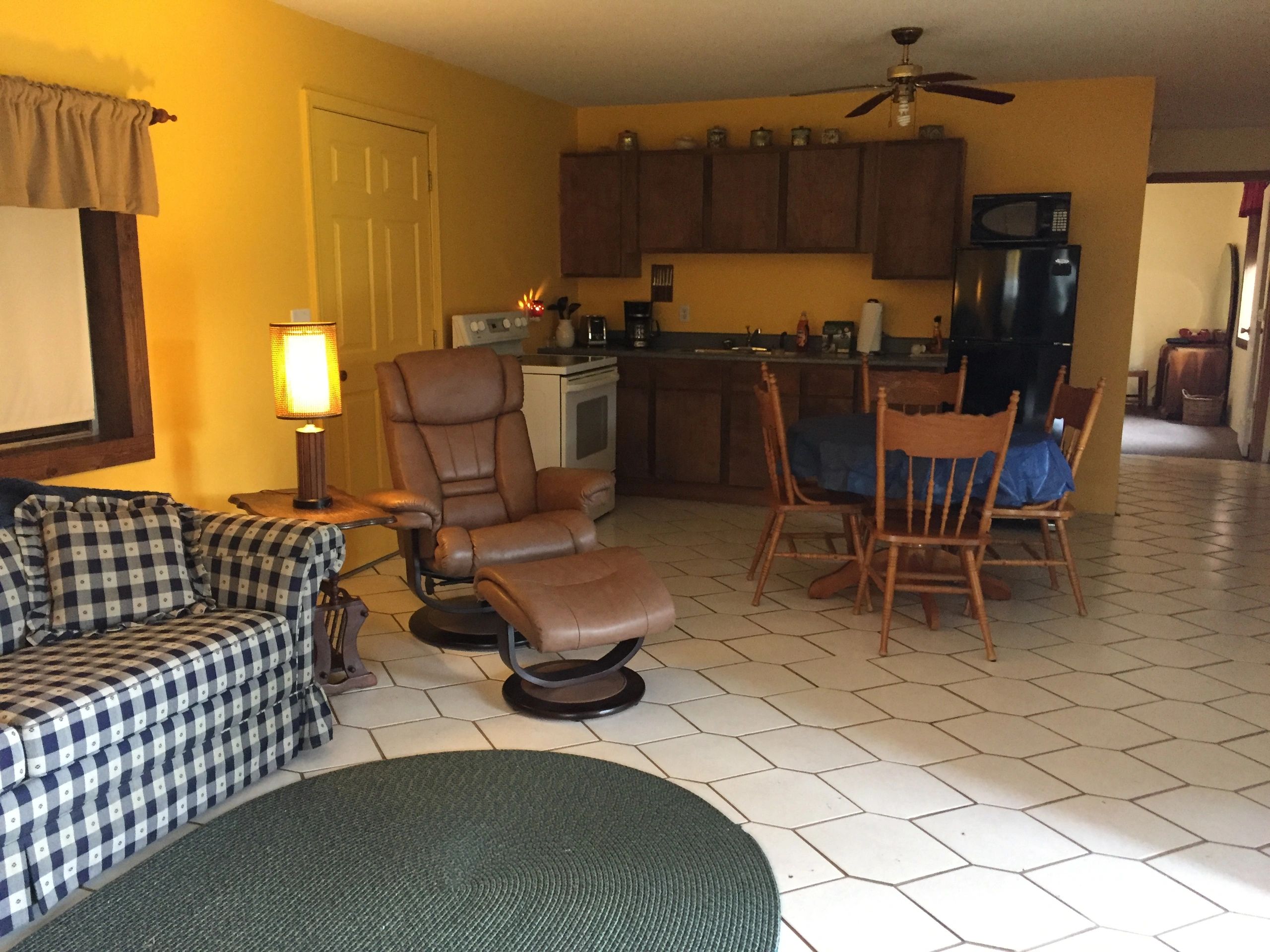 Hilltop Hideaway Log Cabin Resort — photo 15 of 43