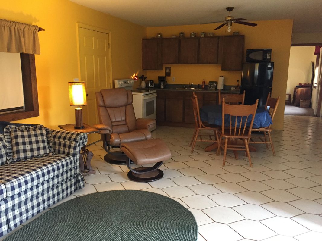 Hilltop Hideaway Log Cabin Resort — photo