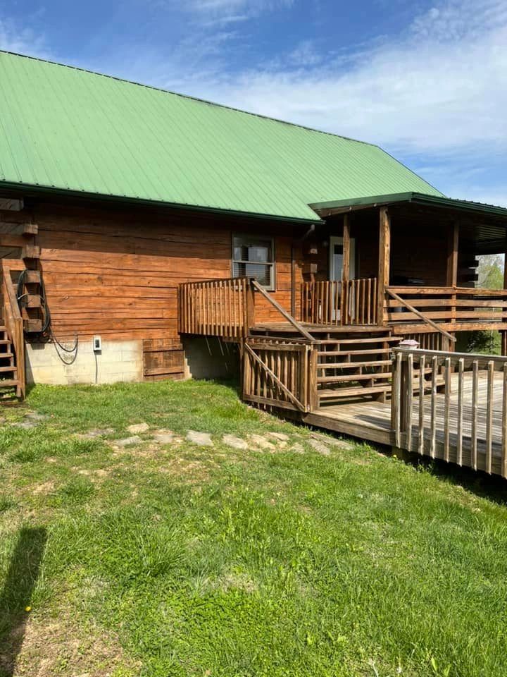 Hilltop Hideaway Log Cabin Resort — photo 38 of 43