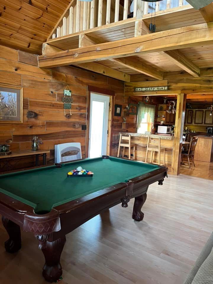 Hilltop Hideaway Log Cabin Resort — gallery preview 2
