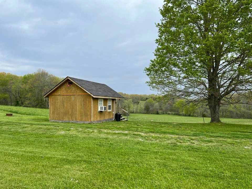 Hilltop Hideaway Log Cabin Resort — photo