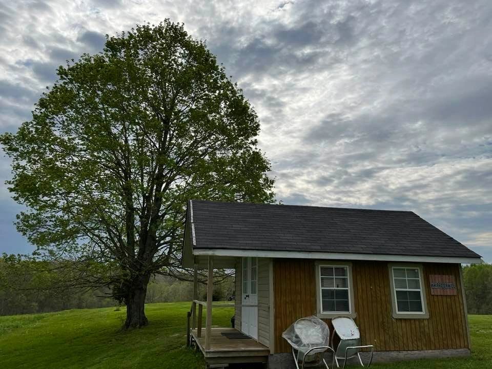 Hilltop Hideaway Log Cabin Resort — photo 30 of 43