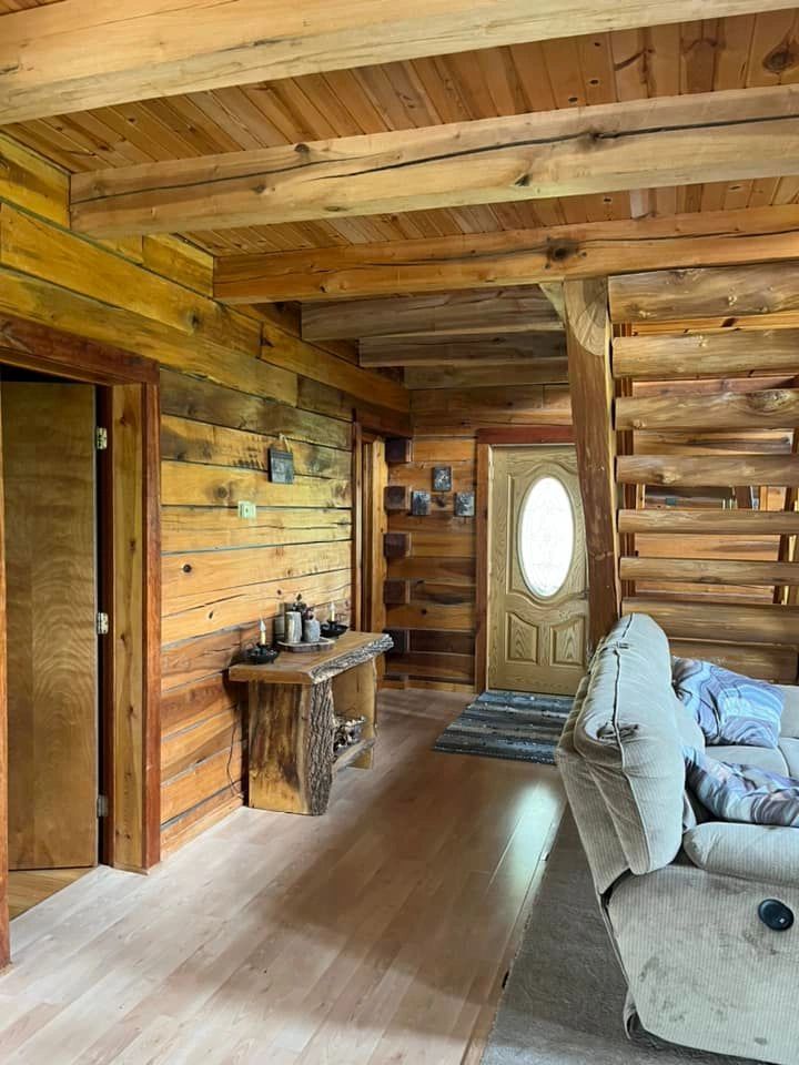 Hilltop Hideaway Log Cabin Resort — photo 31 of 43