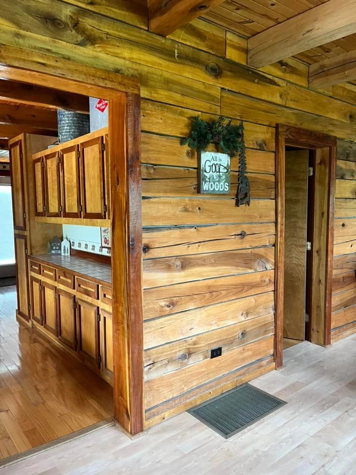 Hilltop Hideaway Log Cabin Resort — gallery preview 3
