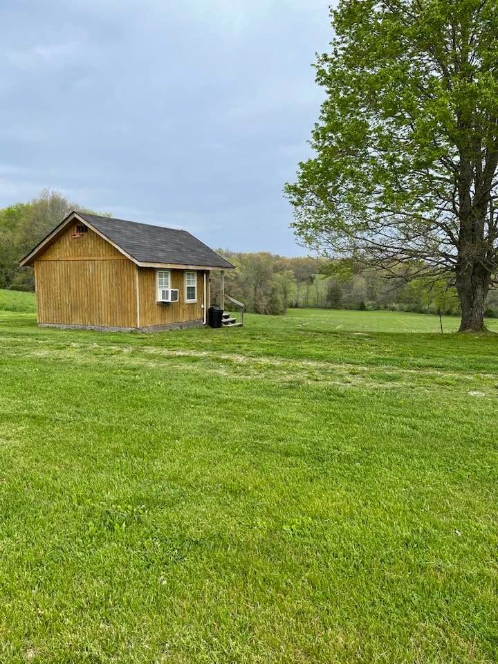 Hilltop Hideaway Log Cabin Resort — photo 39 of 43