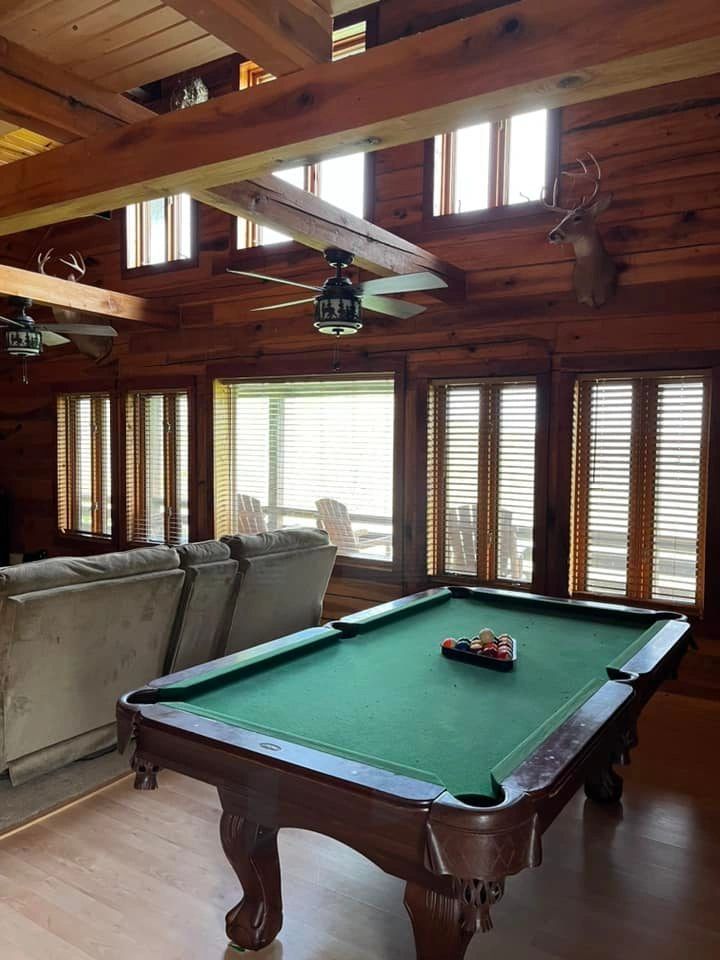 Hilltop Hideaway Log Cabin Resort — photo 8 of 43