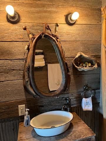 Hilltop Hideaway Log Cabin Resort — photo