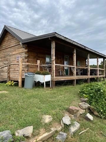 Hilltop Hideaway Log Cabin Resort — photo