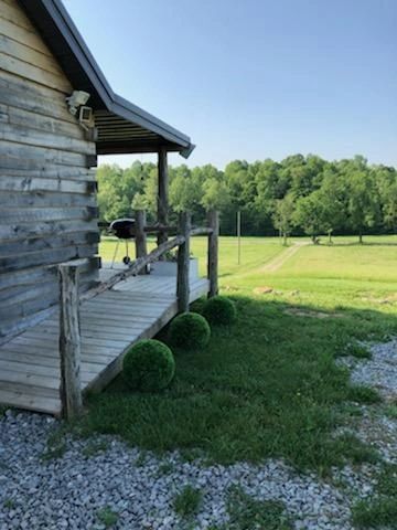 Hilltop Hideaway Log Cabin Resort — photo 22 of 43