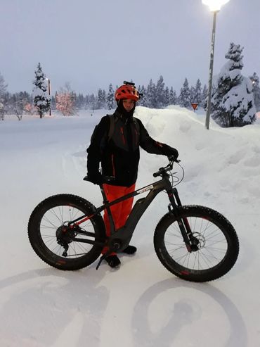 fatbike ajoa talvella , Marinos Lazarides, kiilopää, saariselkä Finland