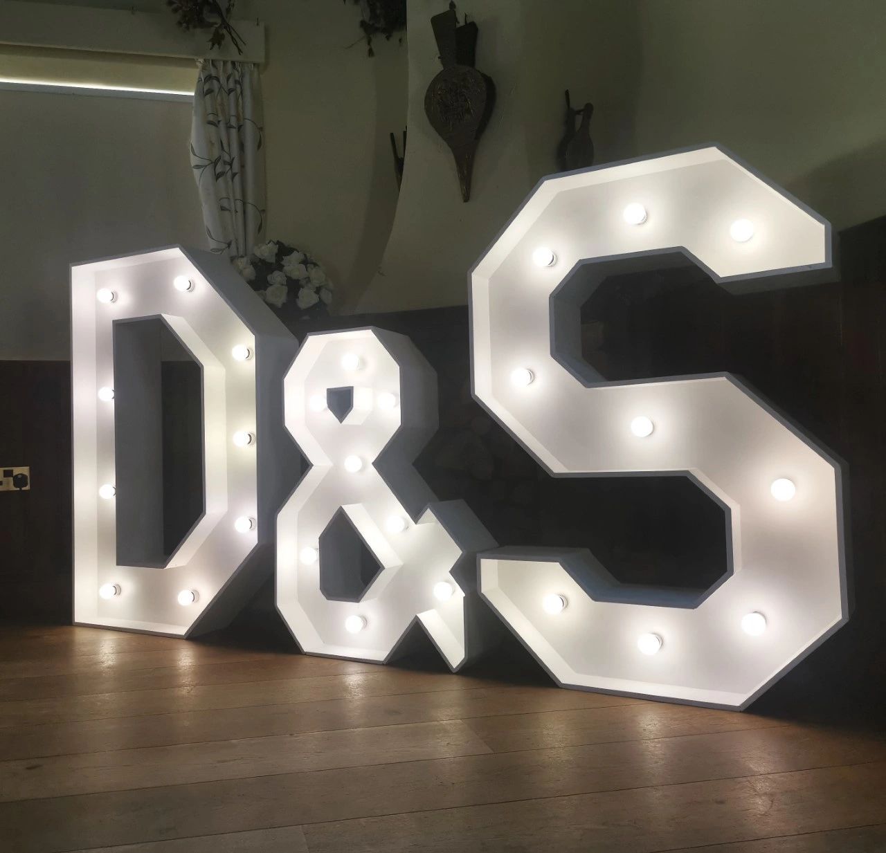 TO HIRE £25 EACH SOUTH EAST KENT 4FT LED PARTY NUMBERS *TOTALLY UNIQUE BLINGY 