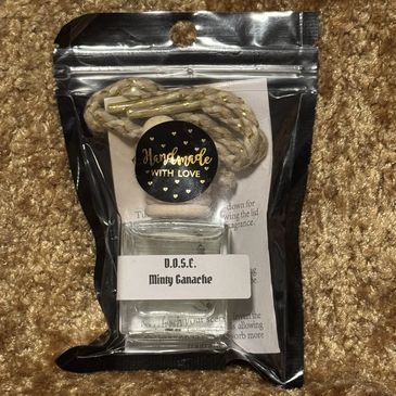 Handmade Minty Ganache scent diffuser in clear packaging.