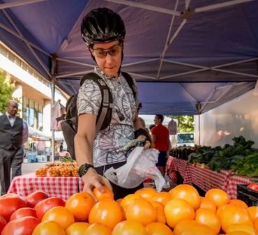 Saturday Market at Met Park