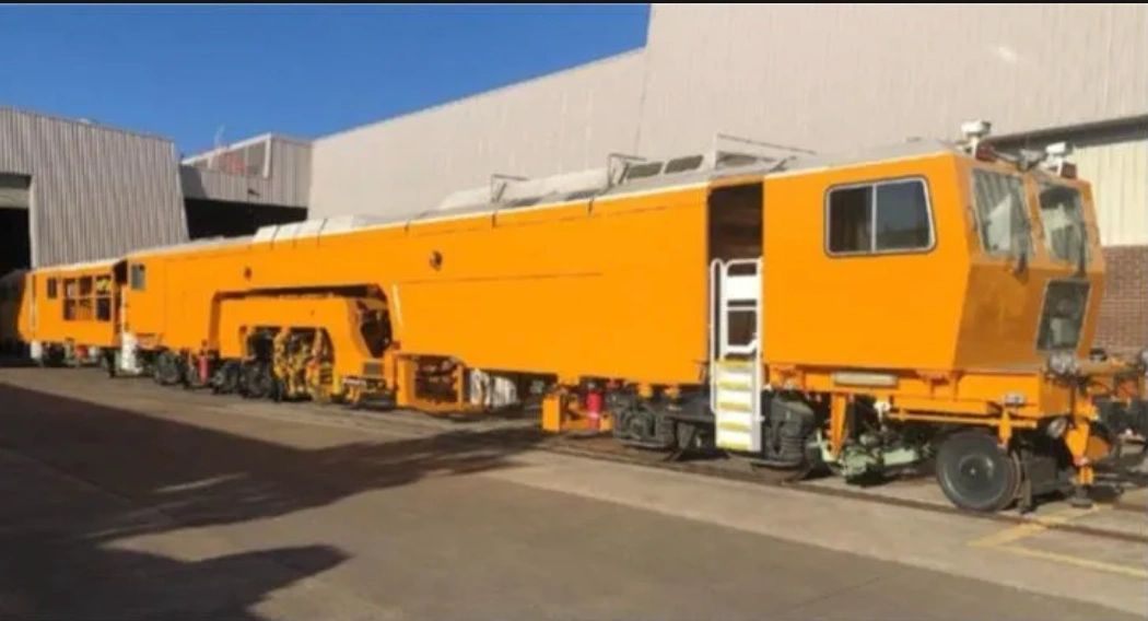 2005 PLASSER THEURER 09-475 CONTINUOUS ACTION TWO SLEEPER LEVELLING ...