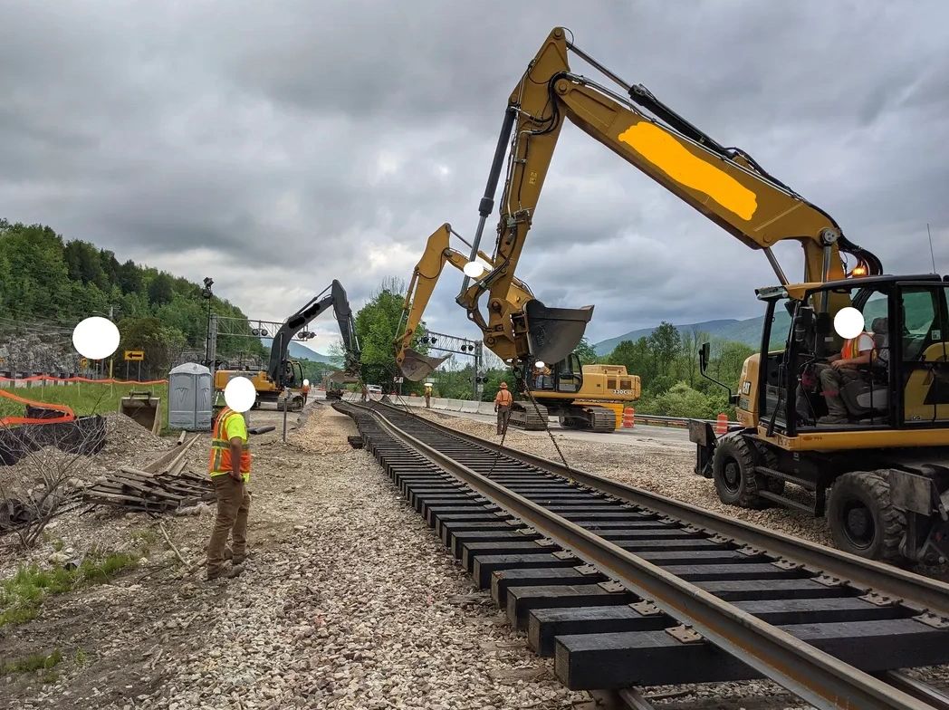 2021 CATERPILLAR 320 HI-RAIL RAILROAD EXCAVATOR WITH LOW HOURS