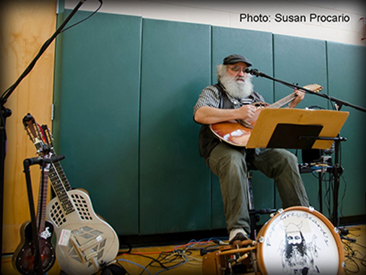 Papa Grey Beard performing as a One-Man-Band