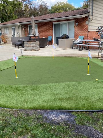 Dark Green fake Putting Green near me Bloomfield Hills, Michigan Synthetic putting green installers