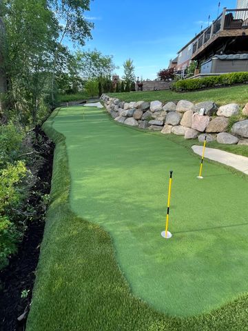 Light Green Putting Green with Bunkers