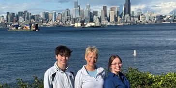 Reining Cats and Dogs, professional pet sitters and dog walkers, is committed to customer service!