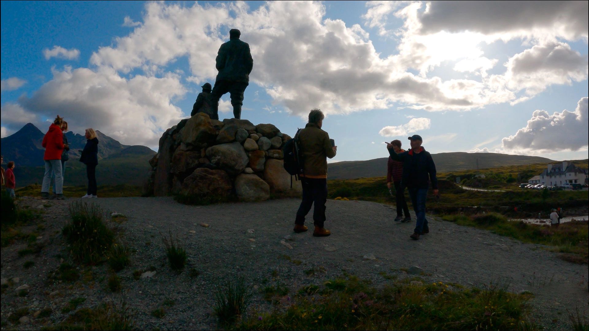 Tourists at the Collie and MacKenzie Statue