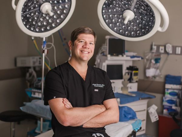 Dr. Chase Derrick, plastic surgeon, mommy makeover specialist, breast augmentation specialist